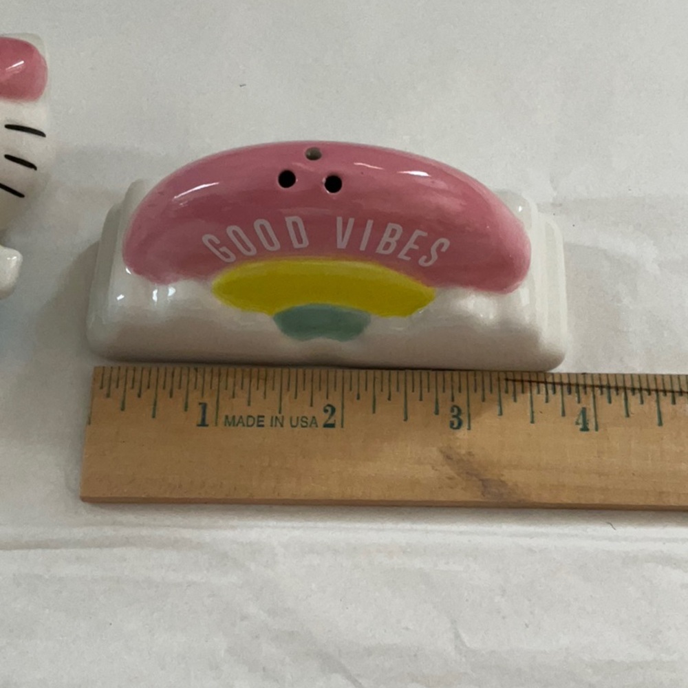 Hello Kitty Ceramic Salt and Pepper Shaker Set - Picture 5 of 6